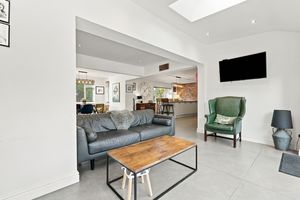 LAKESIDE LODGE- click for photo gallery